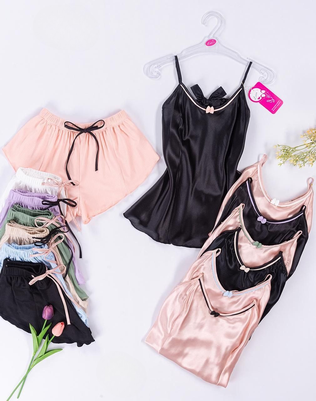 بيجامة شورت ستان ناعمة – تصميم أنثوي وألوان جذابة