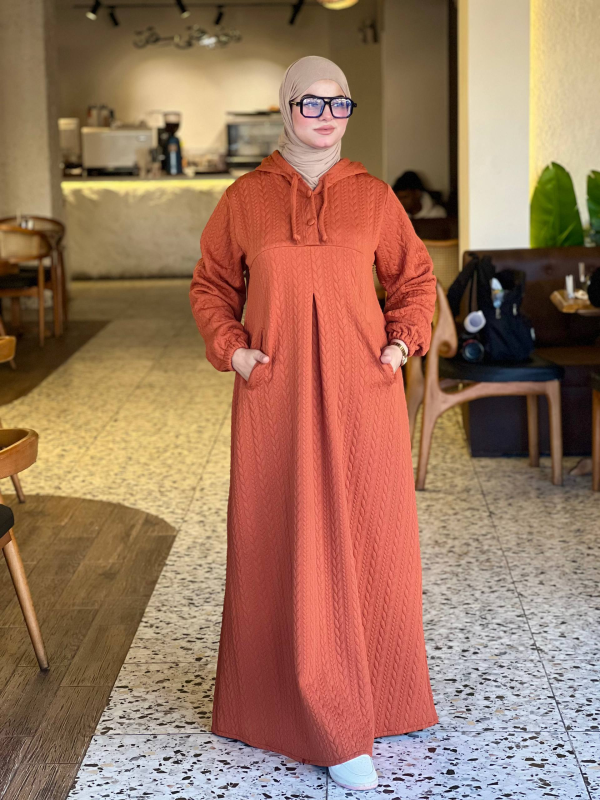 دريس خروج شتوي كاجوال للمحجبات بخامة جاكار مدفر فاخرة – تصميم محتشم واسع  – مقاسات كبيرة من 65 حتى 120 كجم